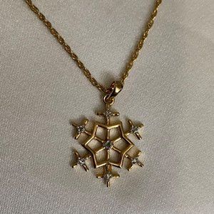 31C signed stamped gold plated crystal snowflake Christmas winter necklace